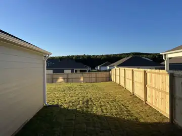 Privacy fence enclosing a narrow side yard